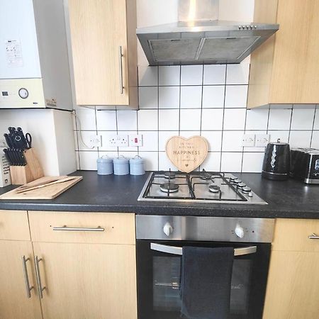 Lovely 3 Bedroom Serviced Apartment In Leytonstone ロンドン エクステリア 写真